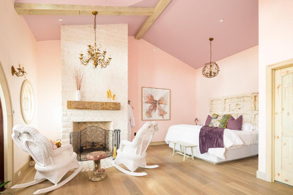 King Room with Garden View interior